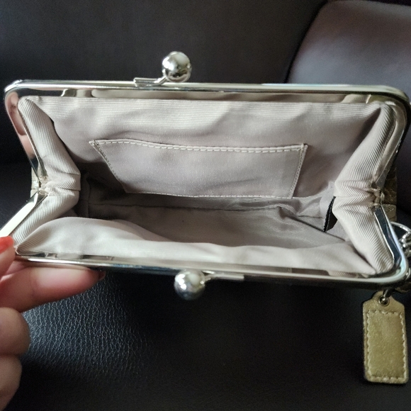 NWOT Coach Gold & Silver Optic Signature Metallic Kisslock Clutch Wristlet - Picture 13 of 15